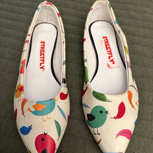 streetfly Shoes - Street fly size 39 or 8US Women's Colorful Bird Print Flats New